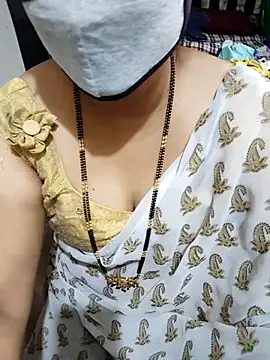 Snapshot of aliseanu chatting on March 2025 06:04:01 AM aliseanu online show from March 2025 06:04:01 AM