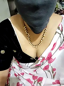 Snapshot of aliseanu chatting on March 2025 04:04:01 AM aliseanu online show from March 2025 04:04:01 AM