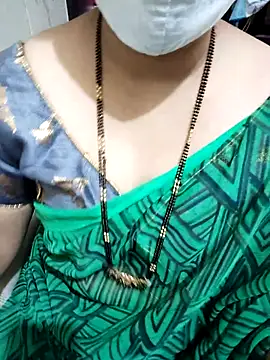 Snapshot of aliseanu chatting on October 2025 05:05:01 AM aliseanu online show from October 2025 05:05:01 AM