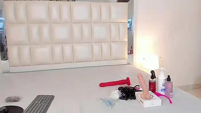 Snapshot of Alhana_pulido chatting on December 2024 10:12:01 PM Alhana pulido online show from December 2024 10:12:01 PM