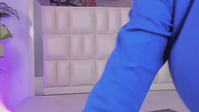 Snapshot of Alhana_pulido chatting on January 2025 09:32:01 PM Alhana pulido online show from January 2025 09:32:01 PM