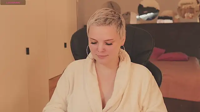 LikaBerry1 online show from November 2025 11:43:02 AM