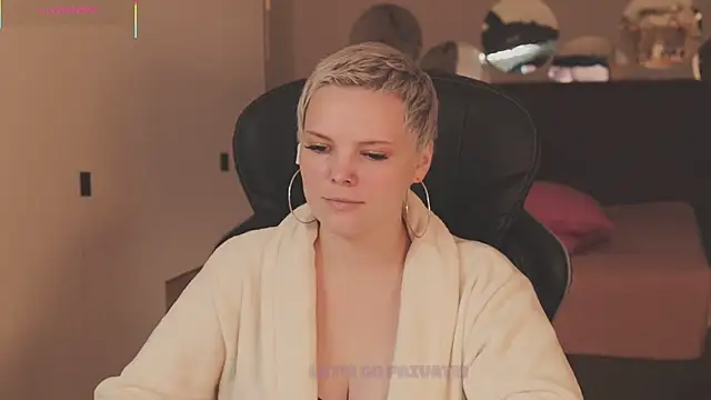 LikaBerry1 online show from November 2025 01:57:02 PM