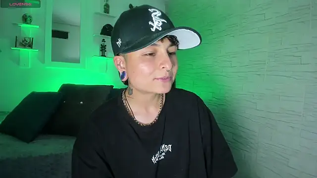 ZuryRamirez  online show from October 2025 09:24:01 PM