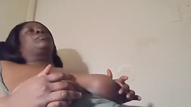 Snapshot of whitwhit86 chatting on September 2025 10:15:01 AM whitwhit86 online show from September 2025 10:15:01 AM