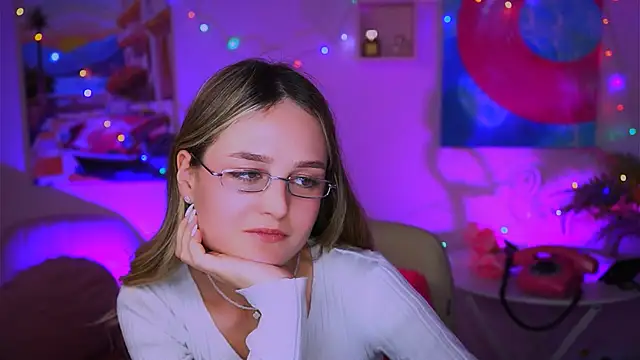 Snapshot of DeboraLarson chatting on December 2024 10:17:02 AM DeboraLarson online show from December 2024 10:17:02 AM