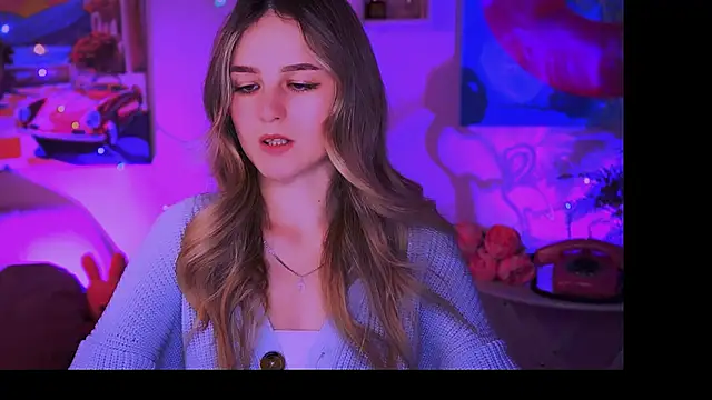 Snapshot of DeboraLarson chatting on February 2025 03:27:01 AM DeboraLarson online show from February 2025 03:27:01 AM