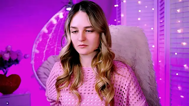 Snapshot of DeboraLarson chatting on February 2025 09:46:01 PM DeboraLarson online show from February 2025 09:46:01 PM