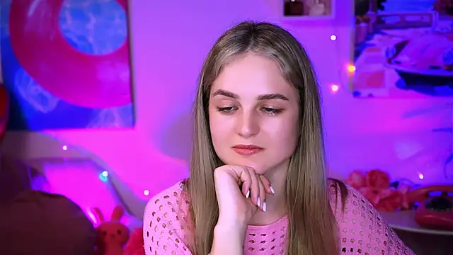 Snapshot of DeboraLarson chatting on March 2025 01:48:01 AM DeboraLarson online show from March 2025 01:48:01 AM