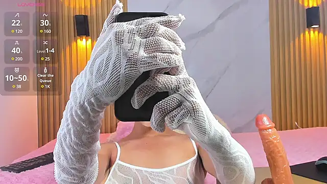 Snapshot of miss_Ari chatting on December 2024 06:06:02 PM miss Ari online show from December 2024 06:06:02 PM