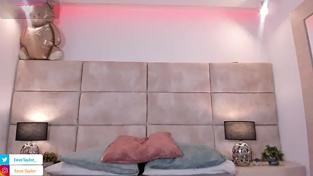 Eevee Taylor online show from November 2025 02:11:01 AM