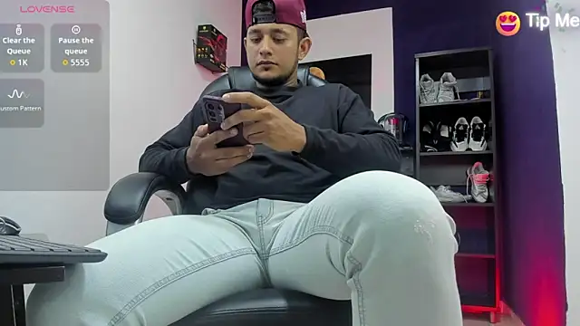 Marcos garcias online show from December 2025 03:52:01 PM