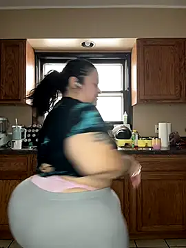 tillymarie34 online show from December 2025 05:11:02 PM