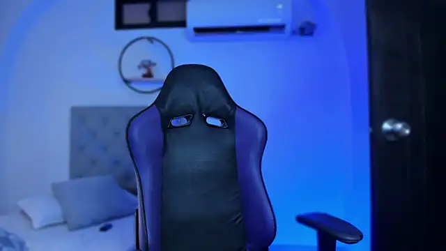 LiamGarcia1 online show from February 2025 01:33:02 PM