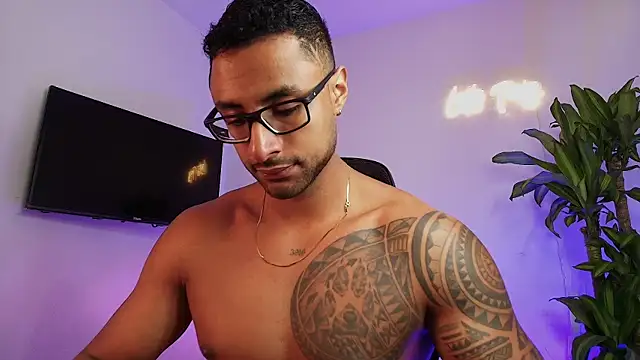 LiamGarcia1 online show from December 2025 03:18:02 PM