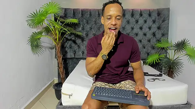 Snapshot of Salomon_koude chatting on April 2026 08:57:02 PM Salomon koude online show from April 2026 08:57:02 PM
