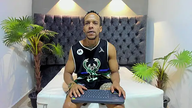 Snapshot of Salomon_koude chatting on May 2026 02:01:02 PM Salomon koude online show from May 2026 02:01:02 PM