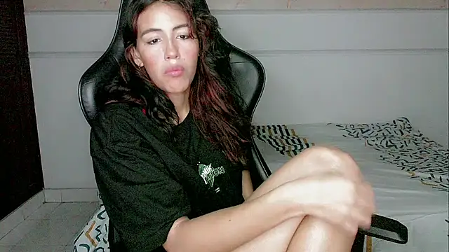 Snapshot of dayanita_hot_ chatting on February 2025 01:08:01 PM dayanita hot online show from February 2025 01:08:01 PM
