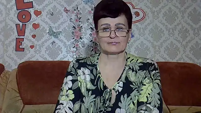 Snapshot of PaulaGolden chatting on June 2026 06:47:01 PM PaulaGolden online show from June 2026 06:47:01 PM