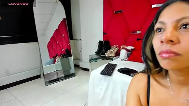 AmiraDulcee online show from October 2025 02:32:02 PM