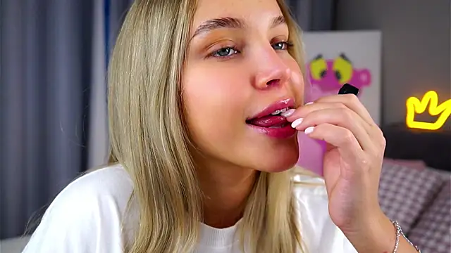 Snapshot of AftonConnett chatting on November 2025 01:05:01 AM AftonConnett online show from November 2025 01:05:01 AM