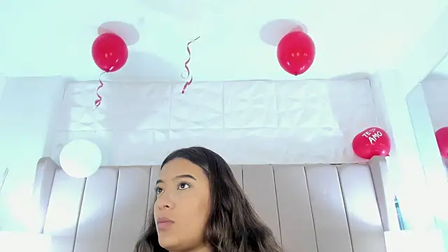 Snapshot of MollyBigBoobs12 chatting on February 2025 07:30:02 PM MollyBigBoobs12 online show from February 2025 07:30:02 PM