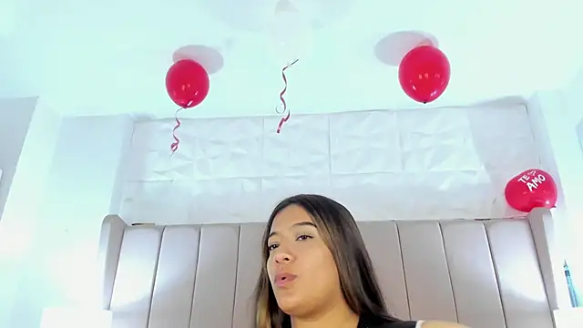 Snapshot of MollyBigBoobs12 chatting on February 2025 08:05:02 PM MollyBigBoobs12 online show from February 2025 08:05:02 PM