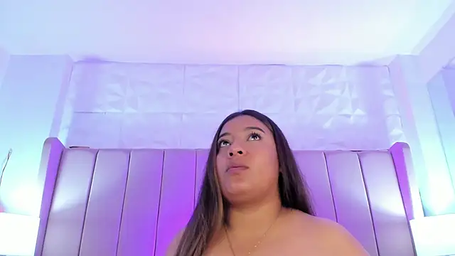 Snapshot of MollyBigBoobs12 chatting on February 2025 01:53:02 AM MollyBigBoobs12 online show from February 2025 01:53:02 AM