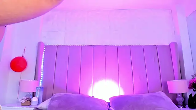 Snapshot of MollyBigBoobs12 chatting on March 2025 09:18:02 PM MollyBigBoobs12 online show from March 2025 09:18:02 PM