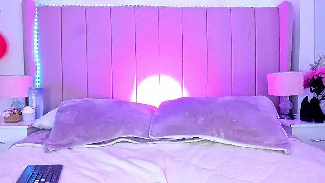 Snapshot of MollyBigBoobs12 chatting on March 2025 12:21:01 AM MollyBigBoobs12 online show from March 2025 12:21:01 AM