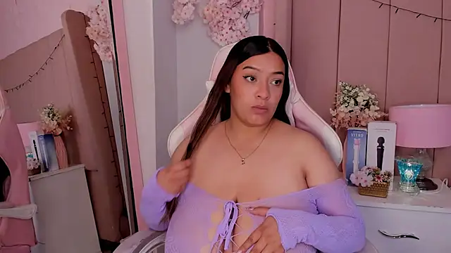 Snapshot of MollyBigBoobs12 chatting on October 2025 08:41:01 PM MollyBigBoobs12 online show from October 2025 08:41:01 PM