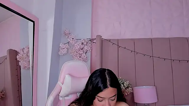 Snapshot of MollyBigBoobs12 chatting on October 2025 09:04:01 PM MollyBigBoobs12 online show from October 2025 09:04:01 PM