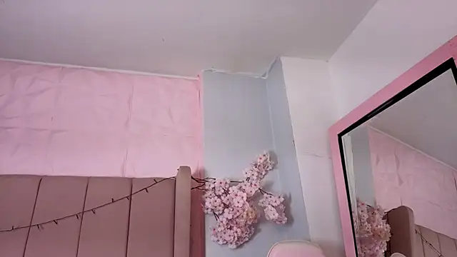 Snapshot of MollyBigBoobs12 chatting on October 2025 08:55:02 PM MollyBigBoobs12 online show from October 2025 08:55:02 PM