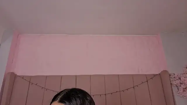 Snapshot of MollyBigBoobs12 chatting on October 2025 08:31:01 PM MollyBigBoobs12 online show from October 2025 08:31:01 PM