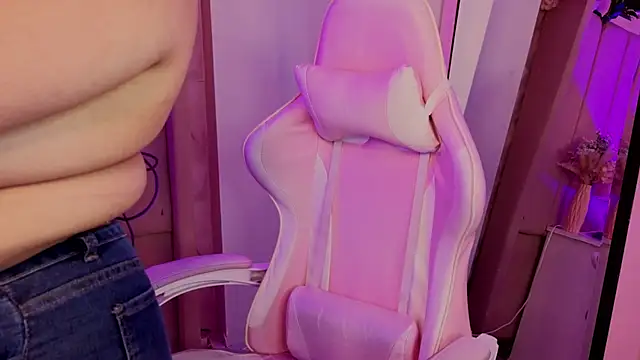 Snapshot of MollyBigBoobs12 chatting on February 2026 09:31:01 PM MollyBigBoobs12 online show from February 2026 09:31:01 PM