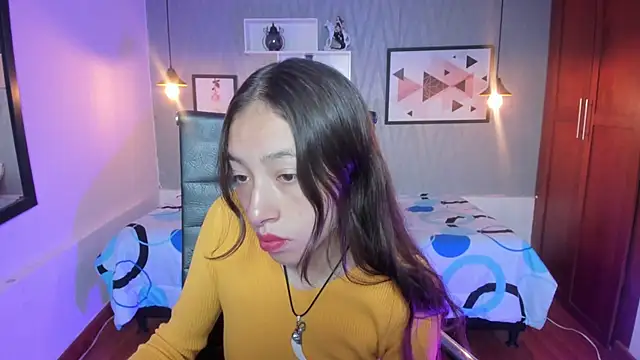 Snapshot of Valeria_roussi chatting on December 2024 01:02:02 PM Valeria roussi online show from December 2024 01:02:02 PM