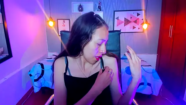 Snapshot of Valeria_roussi chatting on December 2024 01:20:02 PM Valeria roussi online show from December 2024 01:20:02 PM