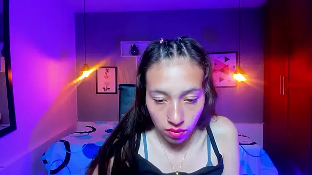 Snapshot of Valeria_roussi chatting on December 2024 07:34:02 PM Valeria roussi online show from December 2024 07:34:02 PM