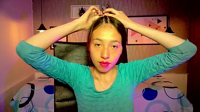 Snapshot of Valeria_roussi chatting on December 2024 01:06:01 PM Valeria roussi online show from December 2024 01:06:01 PM