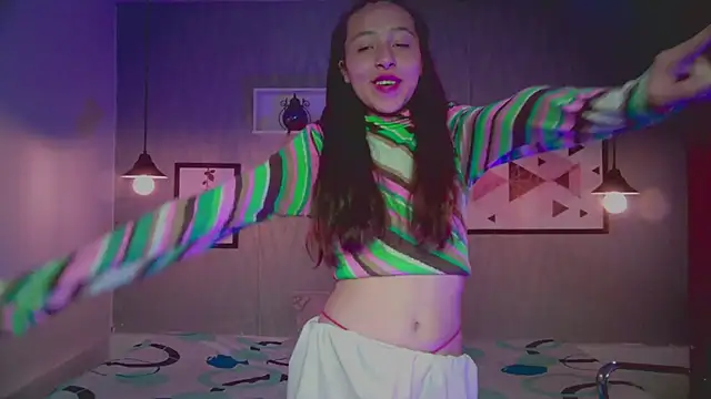 Snapshot of Valeria_roussi chatting on December 2024 07:34:01 PM Valeria roussi online show from December 2024 07:34:01 PM