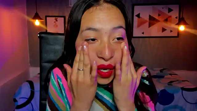 Snapshot of Valeria_roussi chatting on December 2024 01:06:01 PM Valeria roussi online show from December 2024 01:06:01 PM