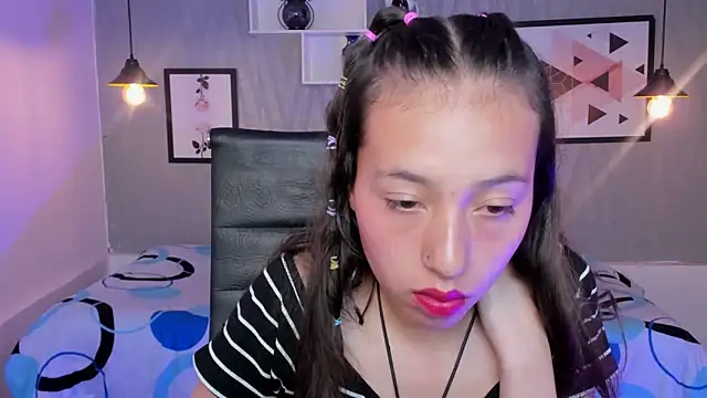 Snapshot of Valeria_roussi chatting on December 2024 05:00:01 PM Valeria roussi online show from December 2024 05:00:01 PM