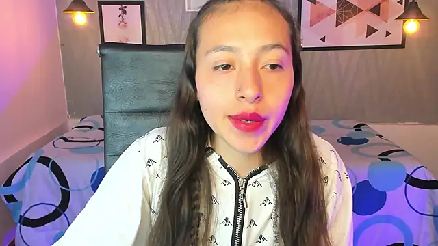 Snapshot of Valeria_roussi chatting on December 2024 05:08:01 PM Valeria roussi online show from December 2024 05:08:01 PM