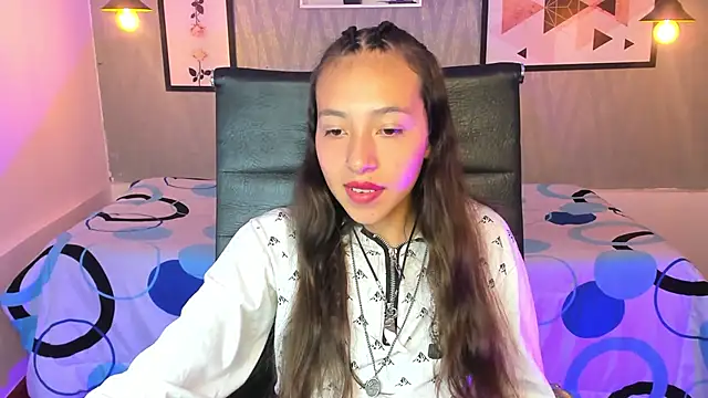 Snapshot of Valeria_roussi chatting on December 2024 08:13:01 PM Valeria roussi online show from December 2024 08:13:01 PM