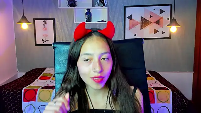 Snapshot of Valeria_roussi chatting on December 2024 08:10:02 PM Valeria roussi online show from December 2024 08:10:02 PM