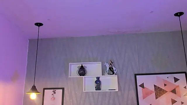 Snapshot of Valeria_roussi chatting on December 2024 02:01:02 PM Valeria roussi online show from December 2024 02:01:02 PM