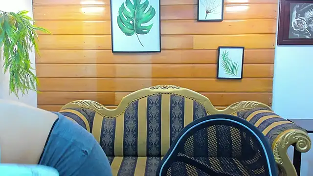 Snapshot of Valeria_roussi chatting on December 2024 08:04:02 PM Valeria roussi online show from December 2024 08:04:02 PM