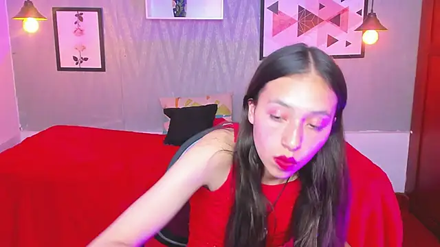 Snapshot of Valeria_roussi chatting on January 2025 09:46:02 PM Valeria roussi online show from January 2025 09:46:02 PM