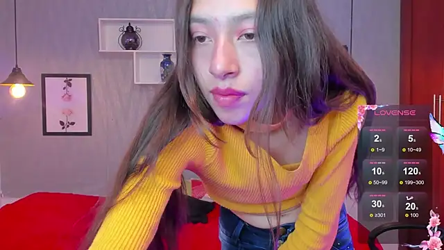 Snapshot of Valeria_roussi chatting on January 2025 04:04:02 PM Valeria roussi online show from January 2025 04:04:02 PM