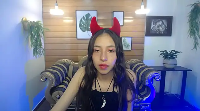 Snapshot of Valeria_roussi chatting on February 2025 07:23:01 PM Valeria roussi online show from February 2025 07:23:01 PM